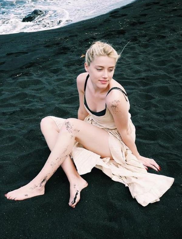 Amber Heard photos without dress 