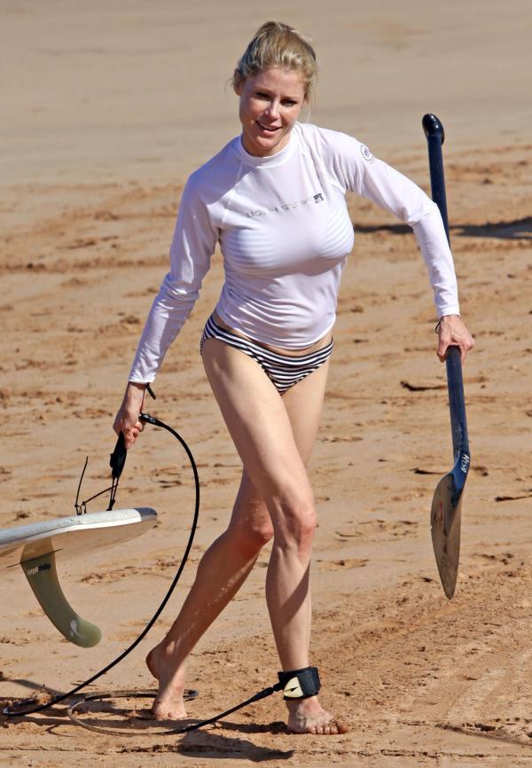 Julie Bowen Looks Pretty Hot Cleavage